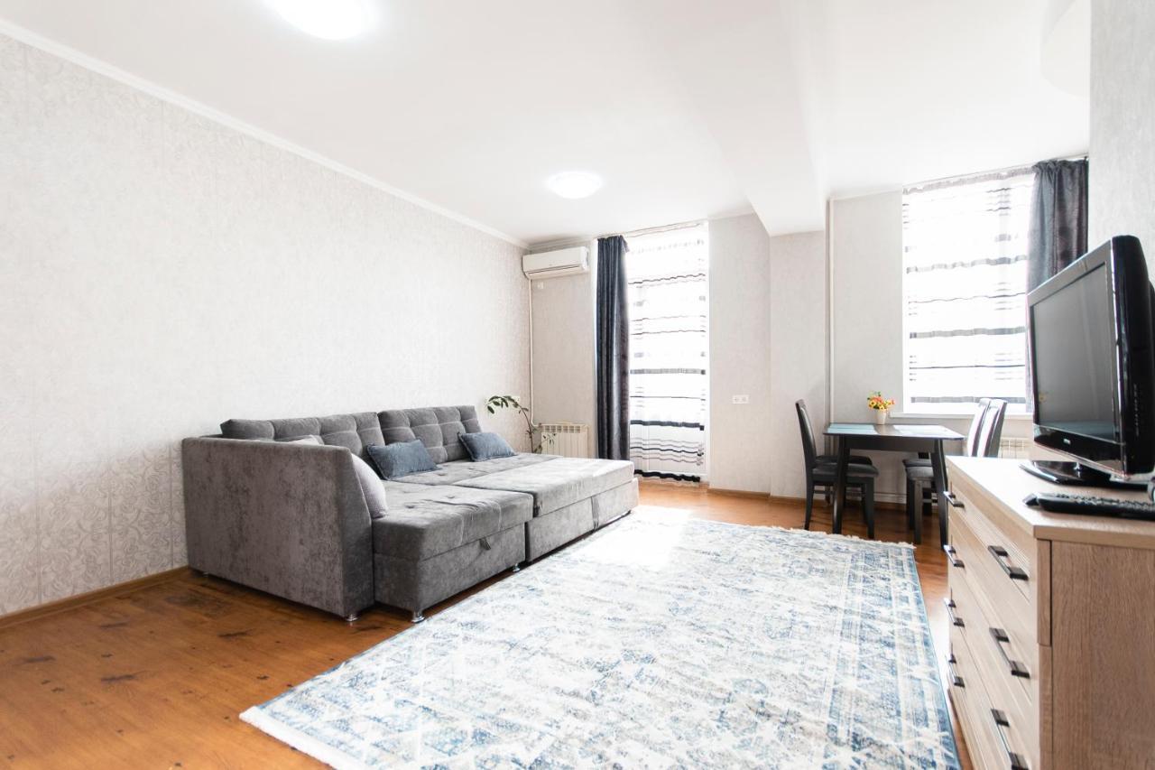אלמטי Comfortable Apartment In The Golden Square. מראה חיצוני תמונה