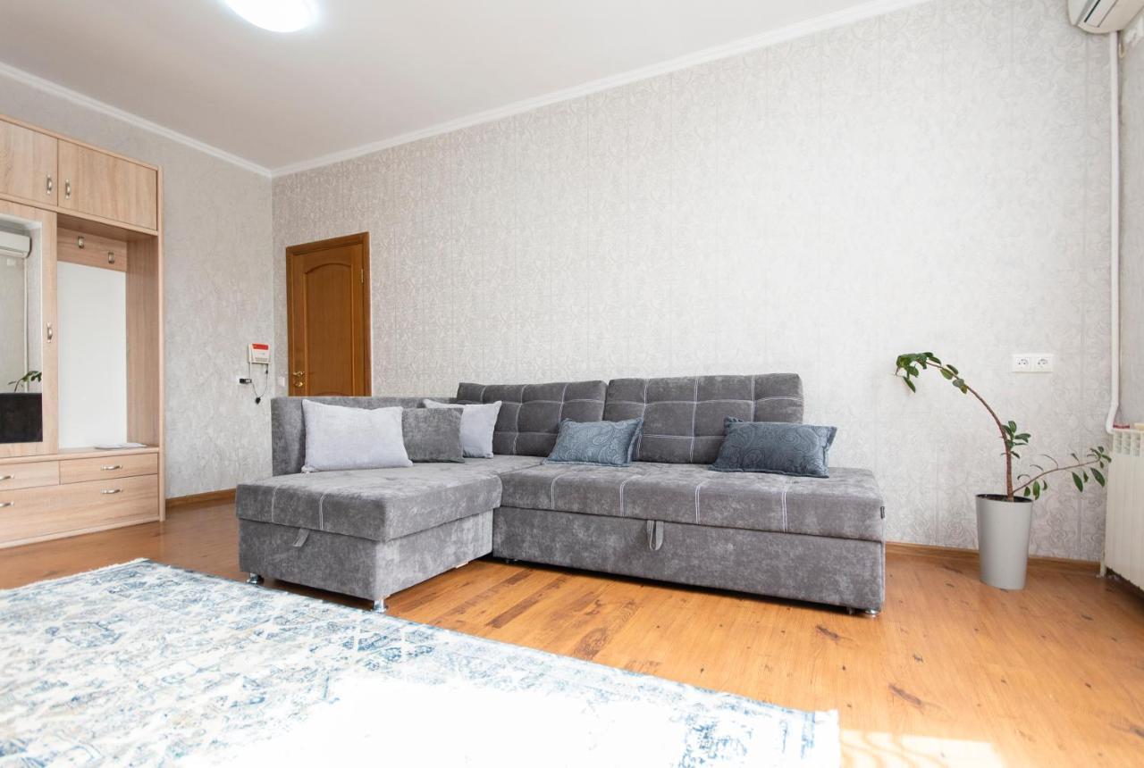 אלמטי Comfortable Apartment In The Golden Square. מראה חיצוני תמונה