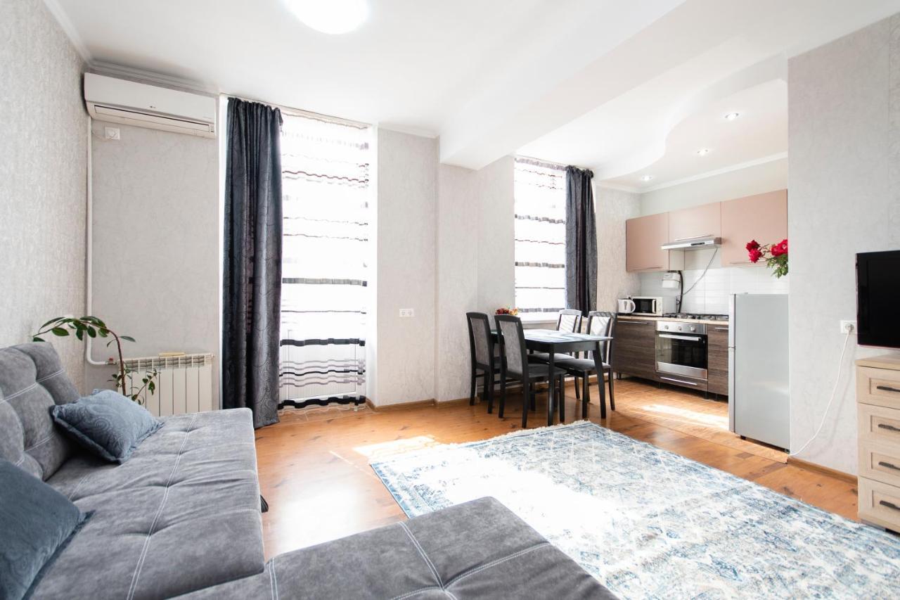 אלמטי Comfortable Apartment In The Golden Square. מראה חיצוני תמונה